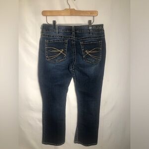 Womens Silver Suki Jeans. Capris. Size 32”.